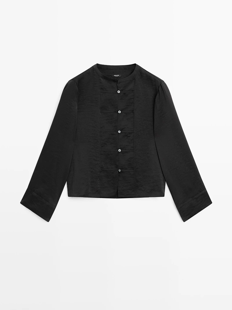 Flowing shirt with stand-up collar