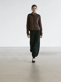 High neck knit sweater with snap buttons