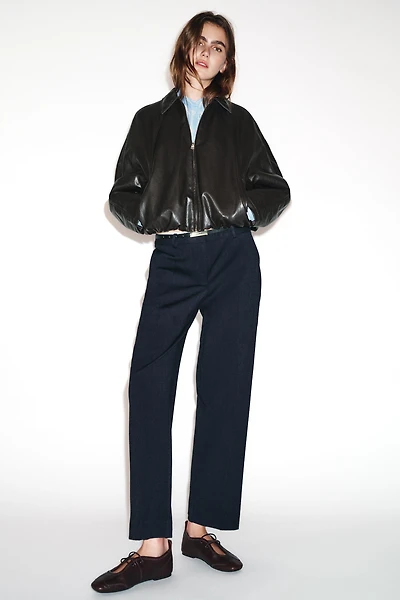 PANTALON DROIT À CEINTURE