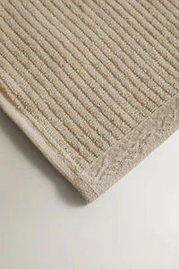 TEXTURED BATH TOWEL