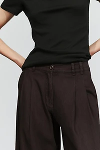 Pleated barrel fit jeans