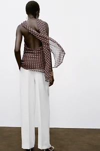 TOP HALTER À POIS ET DÉTAILS