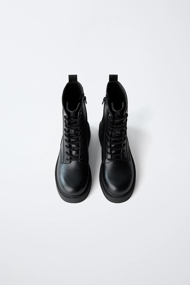 LACED BOOTS