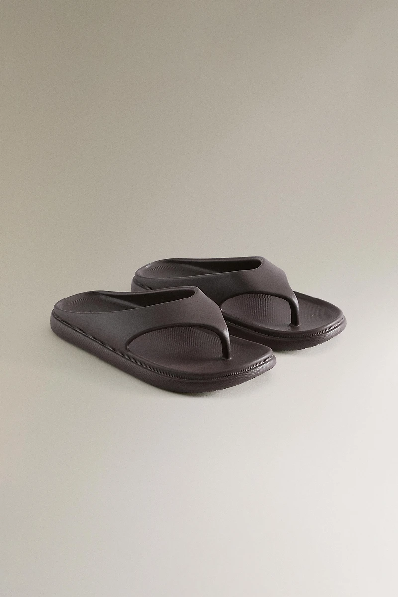 RUBBERIZED BATHROOM SANDALS
