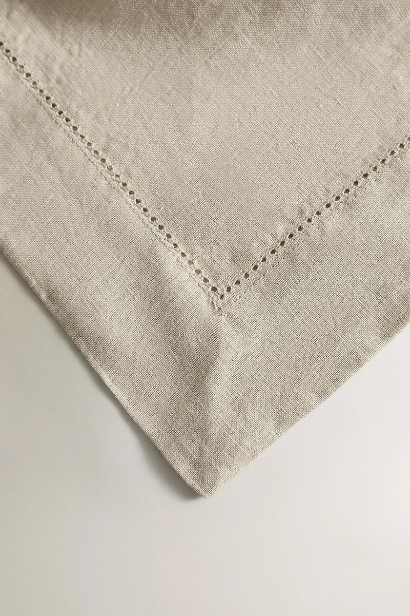 LINEN TABLECLOTH WITH FLORAL EMBROIDERY
