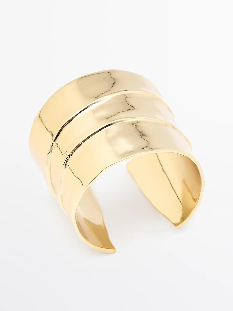 Pleated metal cuff