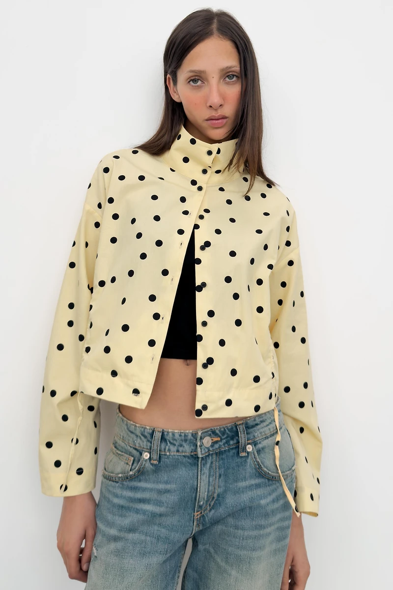 VESTE FRONCES À POIS