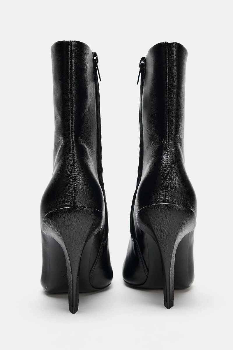 BOTTINES À TALONS EN CUIR BOUT CARRÉ