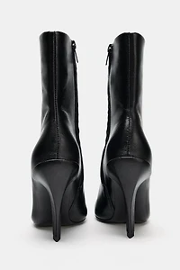 BOTTINES À TALONS EN CUIR BOUT CARRÉ