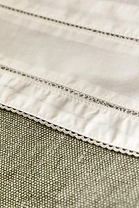 HEMSTITCHED POPLIN MINI CRIB SHEET SET