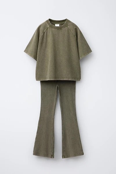 ENSEMBLE T-SHIRT ÉPAIS ET LEGGING FLARE CÔTELÉ EFFET DÉLAVÉ