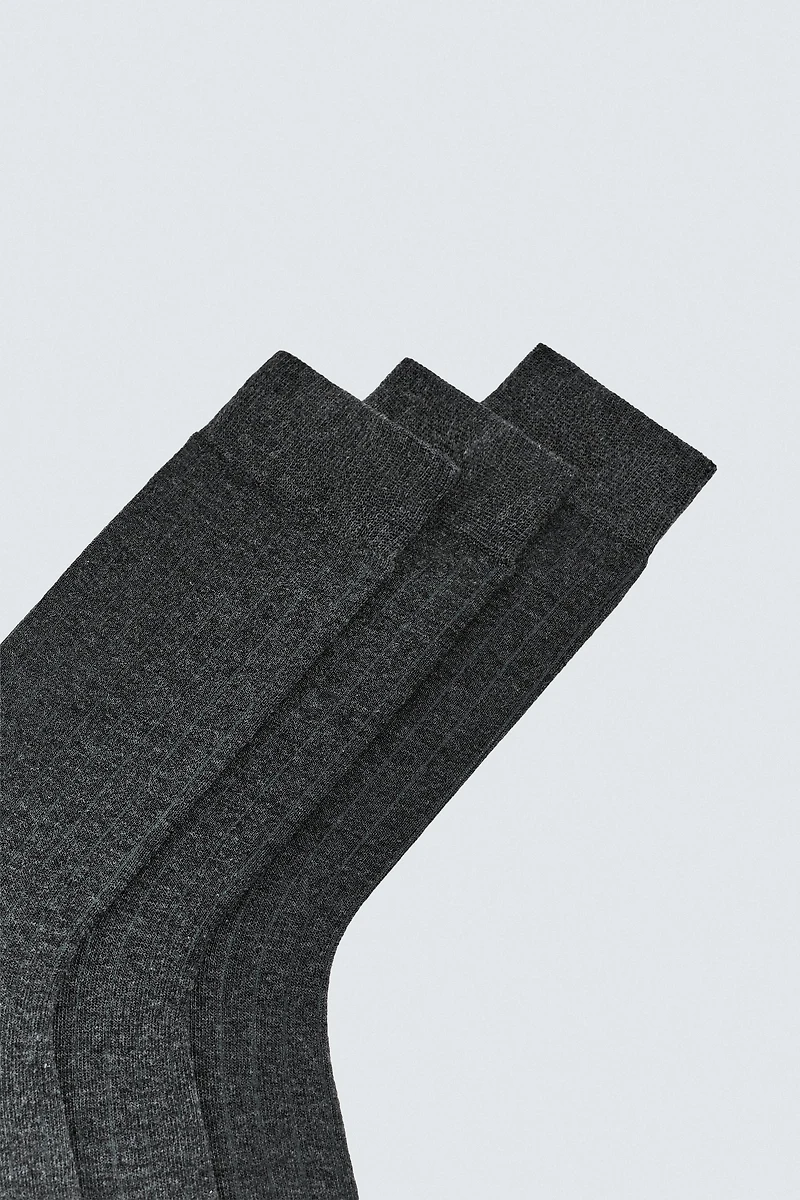 THREE-PACK OF RIBBED SOCKS