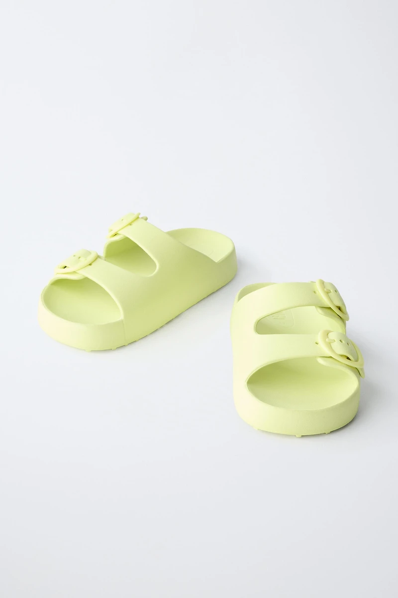 RUBBERIZED BUCKLED SANDALS
