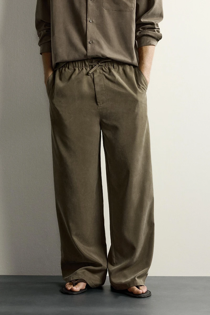 RELAXED FIT FLOWY PANTS