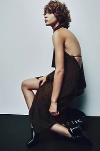 ROBE LONGUE À POIS ET FOULARD