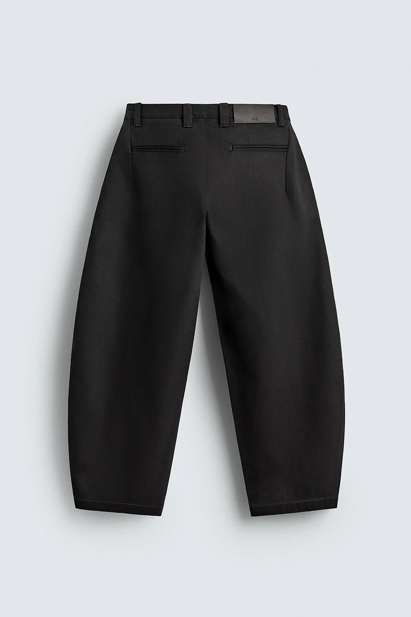 PLEATED BALLOON FIT JEANS