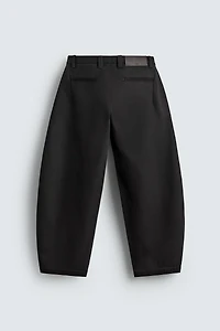 PLEATED BALLOON FIT JEANS