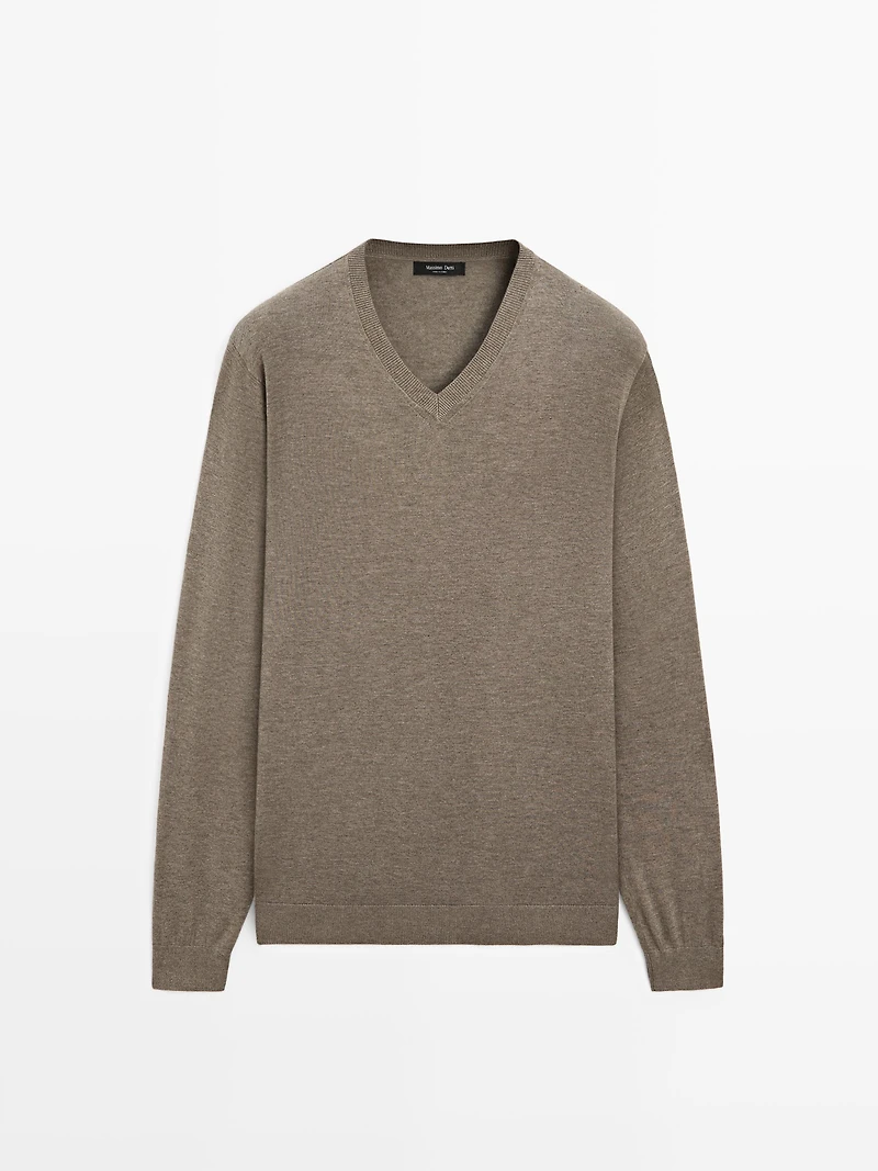 Cotton blend V-neck knit sweater