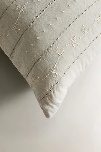 CHILDREN'S THROW PILLOW WITH FLORAL EMBROIDERY