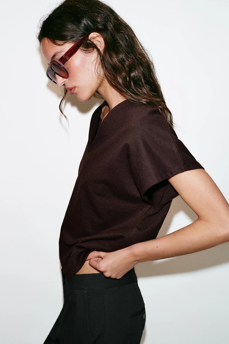 RUSTIC V-NECK T-SHIRT