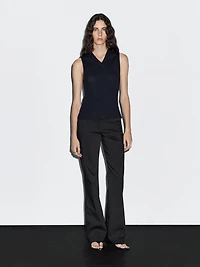 Ribbed top with collar detail