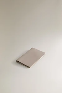 LEATHER TRAVEL DOCUMENT HOLDER
