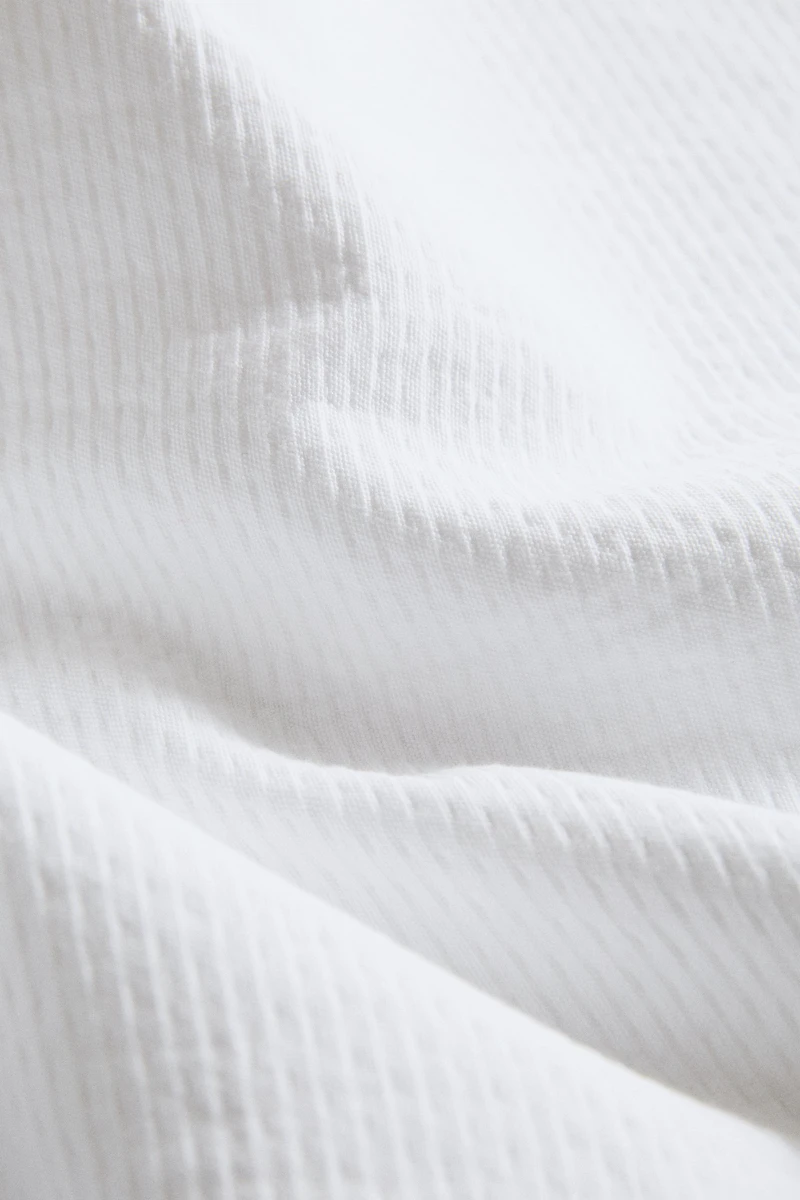 STRIPED TEXTURED BEDSPREAD