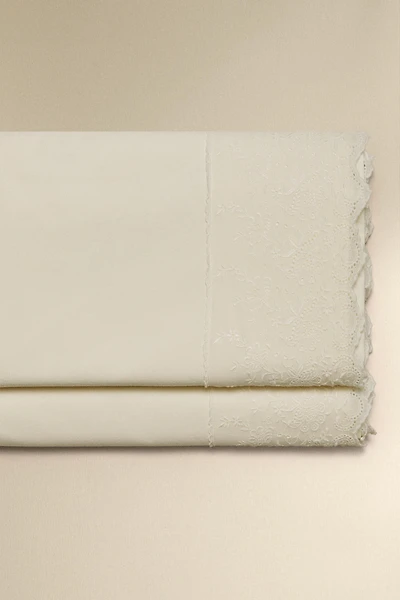 EMBROIDERED PERCALE FLAT SHEET (200 THREAD COUNT)