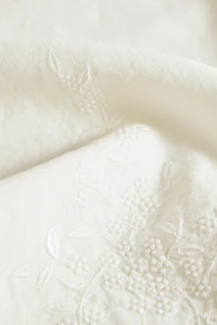 EMBROIDERED LINEN TOWEL