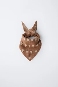 KNIT TRIANGLE HEART SCARF