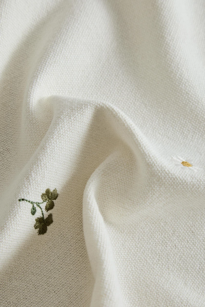 EMBROIDERED CLOVER AND DAISY NAPKINS (PACK OF 2)