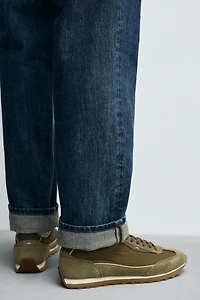 CASUAL SNEAKERS