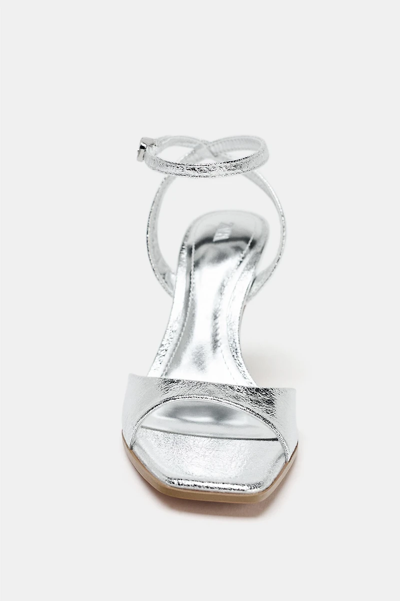 PATENT EFFECT HEELED SANDALS