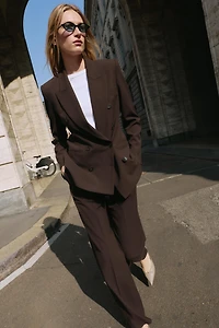 VESTE À BOUTONNAGE CROISÉ AVEC ÉPAULETTES