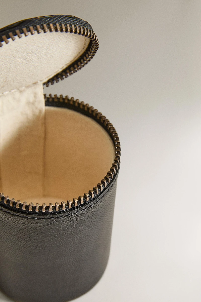 TROUSSE EN CUIR CYLINDRIQUE