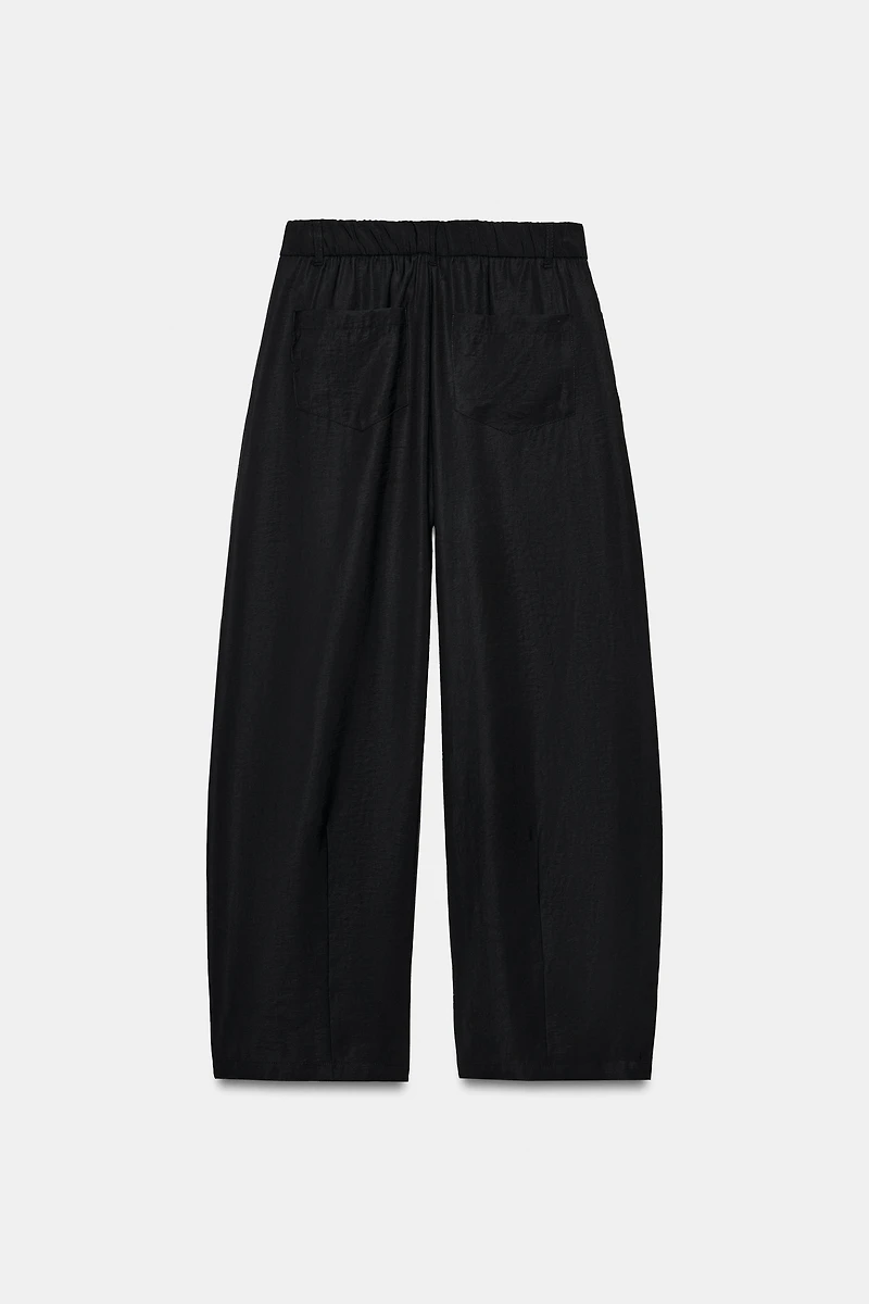 FLOWY PLEATED PANTS