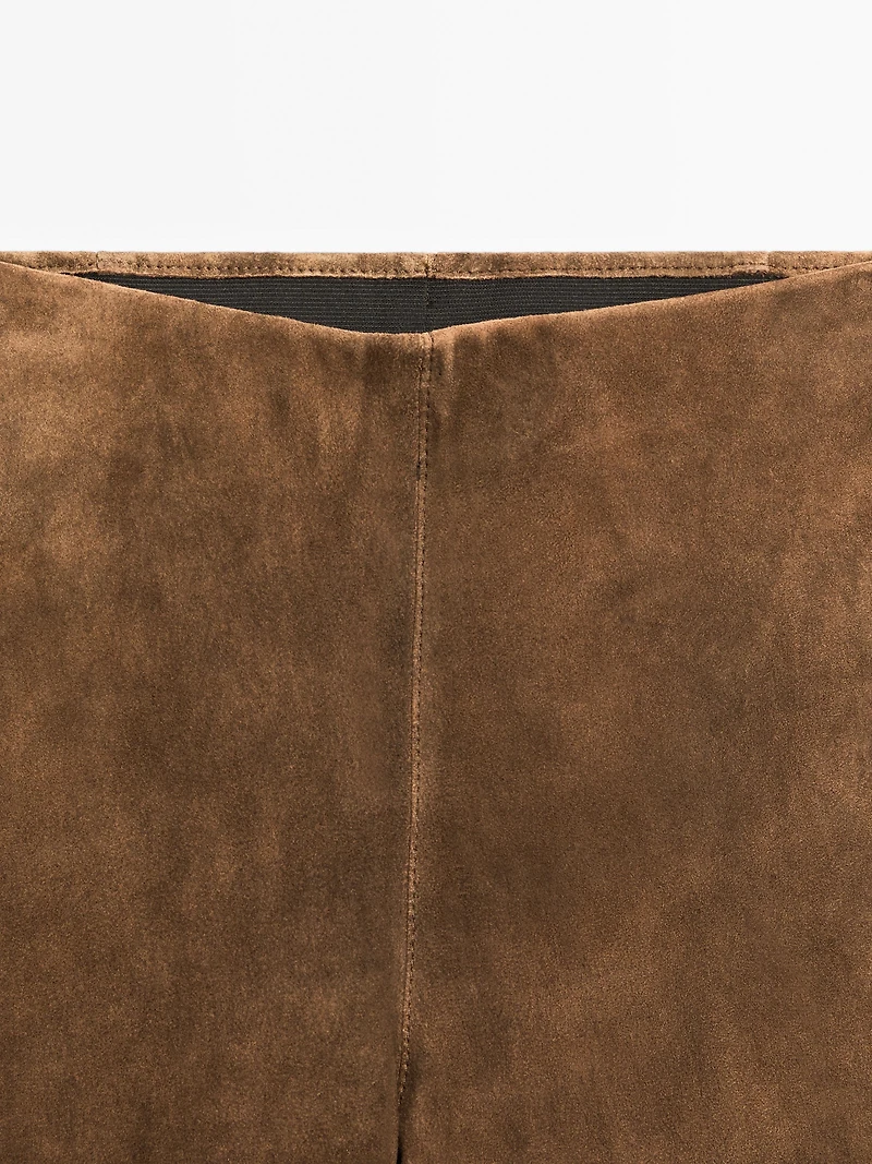 Pantalon flare en cuir finition daim