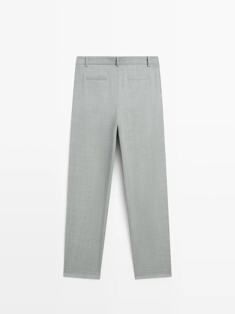 Flowing trousers with darts