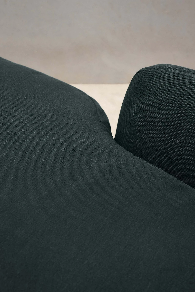 LOVE SEAT 01