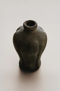 UNIFORM TERRACOTTA VASE