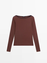 Top with contrast trim detail