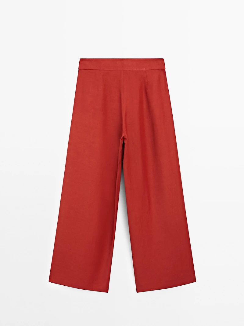 Flowing trousers with darts