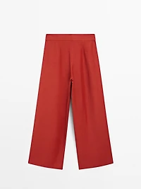 Flowing trousers with darts
