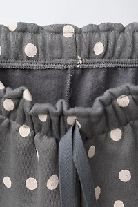 PANTALON EN MOLLETON IMPRIMÉ À VOLANTS