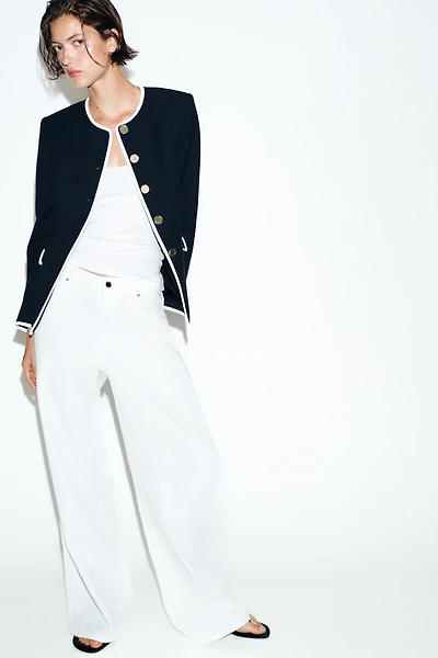 CONTRASTING PIPING BLAZER
