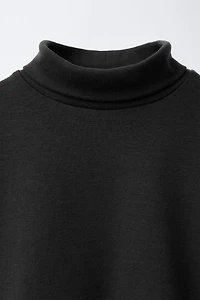 TURTLENECK T-SHIRT