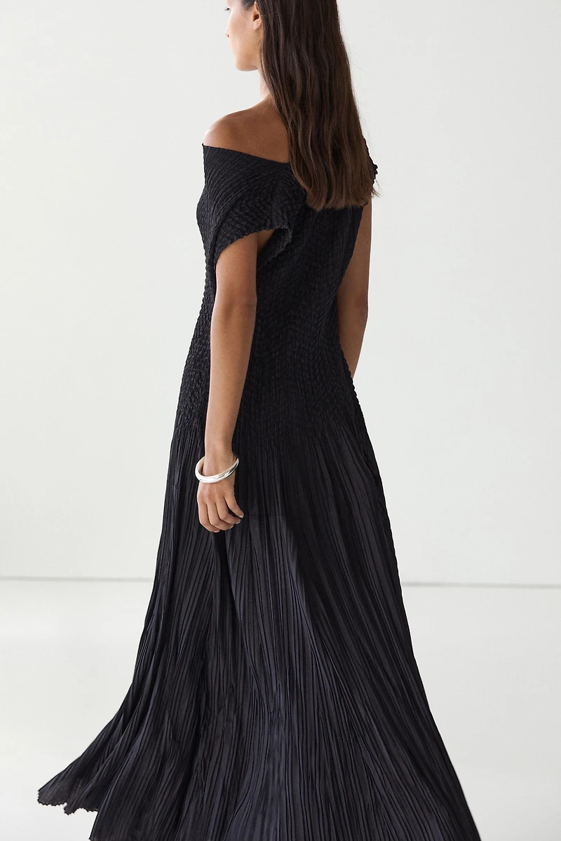 Long flowing dress with gathered detail