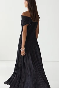 Long flowing dress with gathered detail
