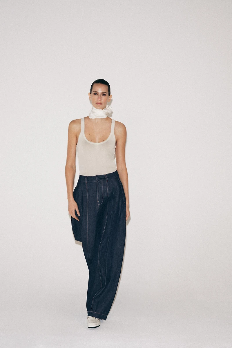 TOP EN MAILLE FINE SANS MANCHES