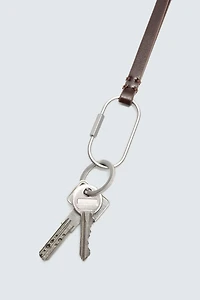 PORTE-CLÉS AVEC PENDENTIF EN CUIR